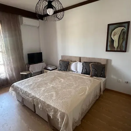 Greek Mansion * 尼亚·蒙达尼亚